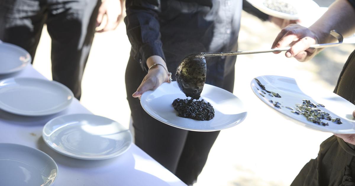 SAMI ATLLBERG CATERING WILD FOOD CHIPIRONE AND INK RISOTTO BARCELONA